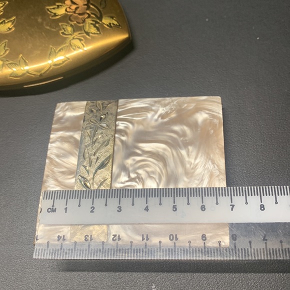 Collection of vintage compacts - Picture 3 of 6